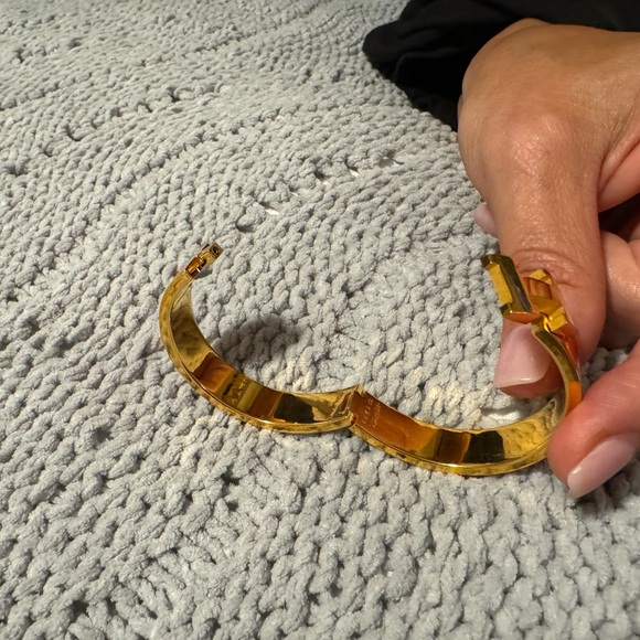 AUTHENTIC Click H bracelet original pkg and receipt. Worn 4x purchased 4/20/24 - Picture 6 of 7